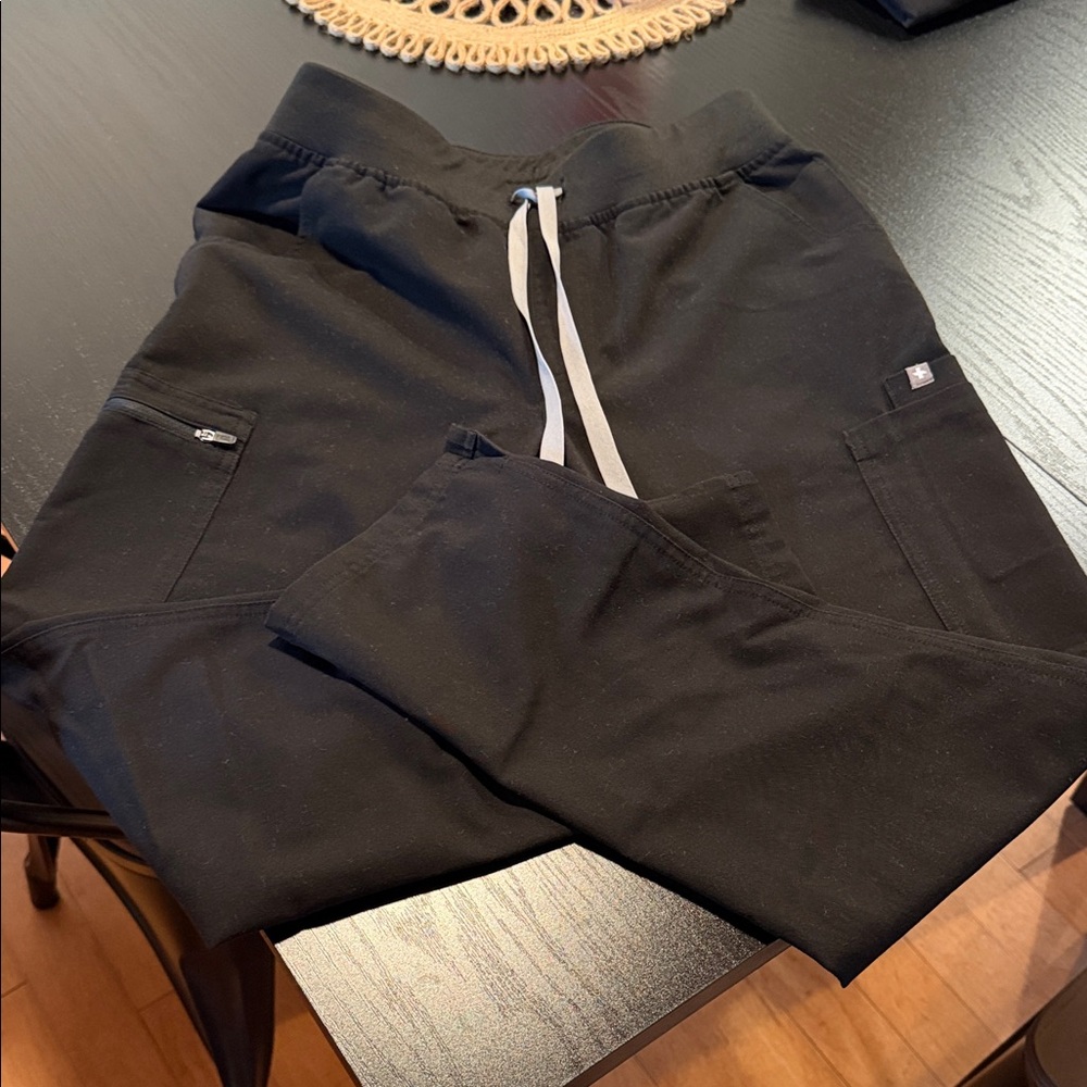 Figs Black Straight Leg Scrub Pants